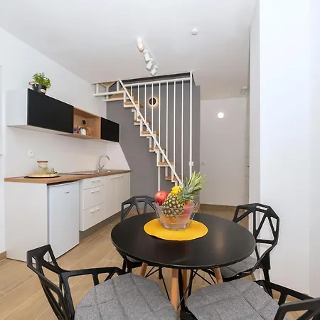 M6 Apartment