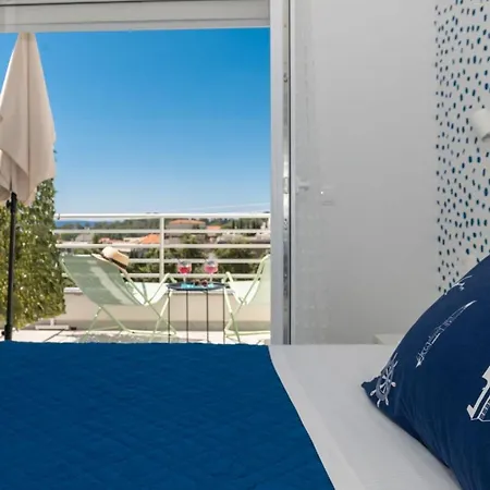 M6 Apartment