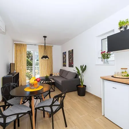 M6 Apartment *