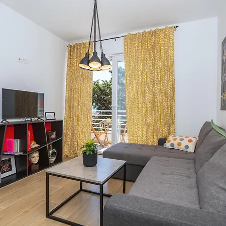 M6 Apartment Makarska