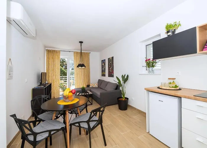 M6 Апартаменти *